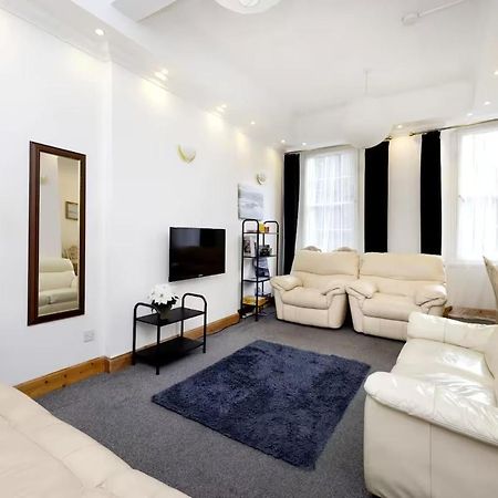 Joivy 3 Bed Flat In Old Town, Close To Grassmarket Edimburgo Esterno foto