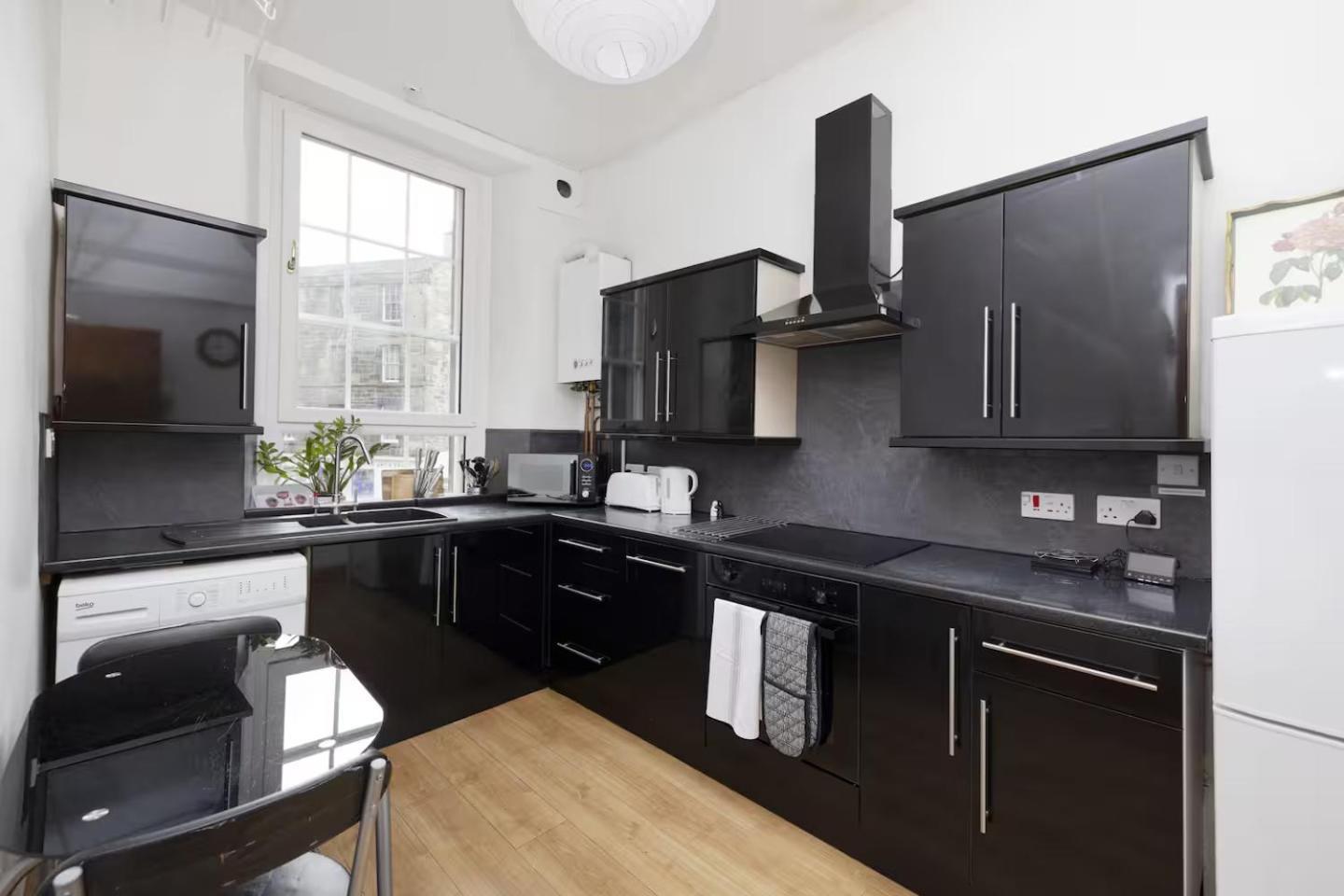Joivy 3 Bed Flat In Old Town, Close To Grassmarket Edimburgo Esterno foto