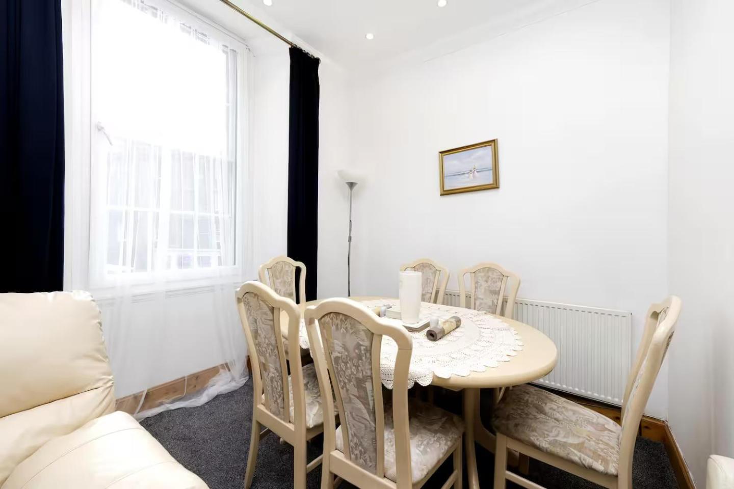 Joivy 3 Bed Flat In Old Town, Close To Grassmarket Edimburgo Esterno foto