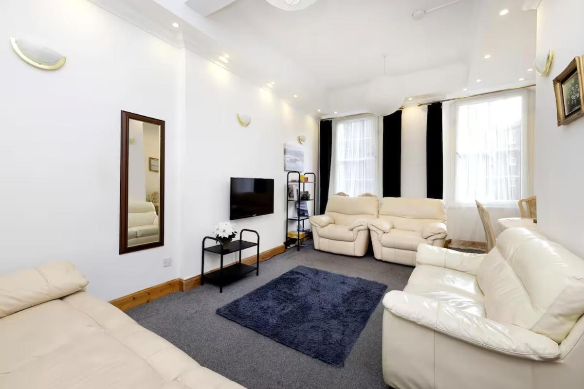 Joivy 3 Bed Flat In Old Town, Close To Grassmarket Edimburgo Esterno foto
